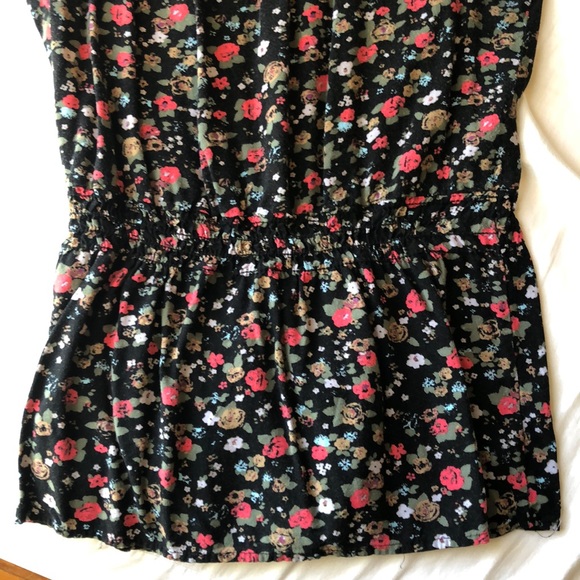 Floral Top with Lace Detail - Picture 4 of 4